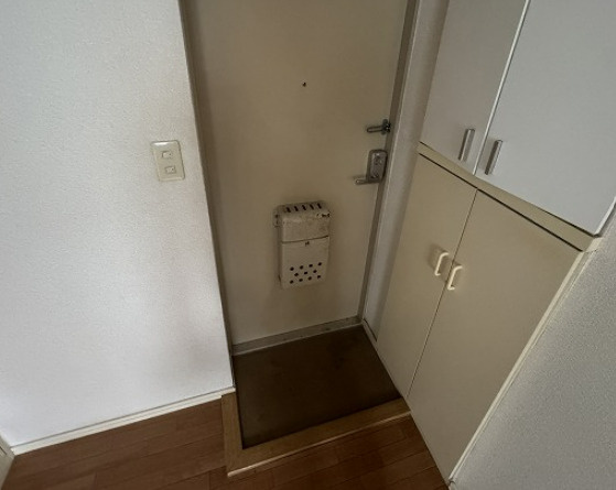 丸栄ハイツ王子の玄関