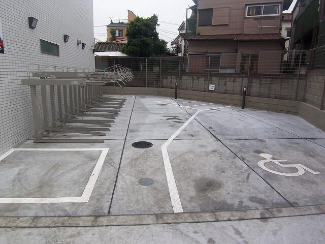 Ｌｕｘｓ上板橋の駐車場