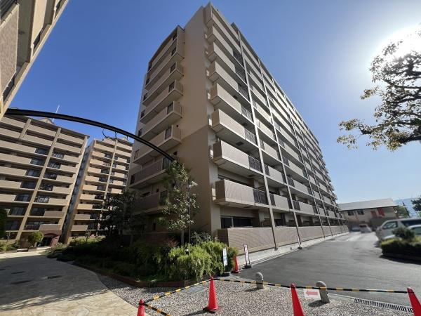 【外観】 | ベルパーク住道Ｄ棟 | ４LDKと非常に使い勝手の良い間取りなので快適に生活がおくれる事間違いなしの中古マンションです♪ご案内希望のお客様はスマイシア不動産販売までご連絡下さい。TEL:072-874-4123