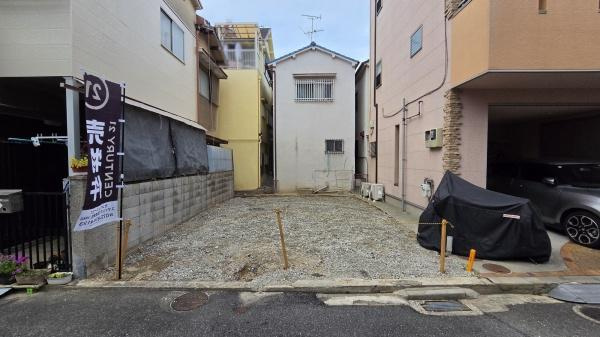 【前面道路含む現地写真】 | ■子育て世帯にもおススメです♪
小学校・中学校まで徒歩１０分以内の立地でお子様の通学にも安心ですね♪周辺施設も充実している便利な住環境が魅力です♪