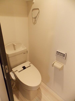 【トイレ】 | エルスタンザ草加 | 写真は同タイプの別のお部屋のものです。
