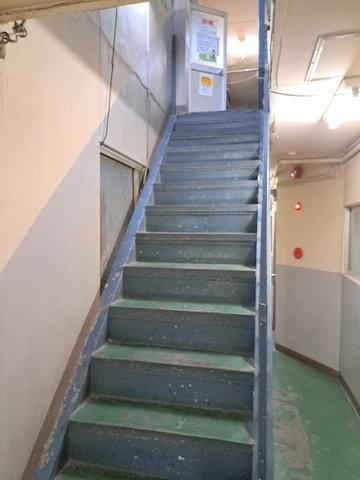 金城マンションのエントランス|★階段★