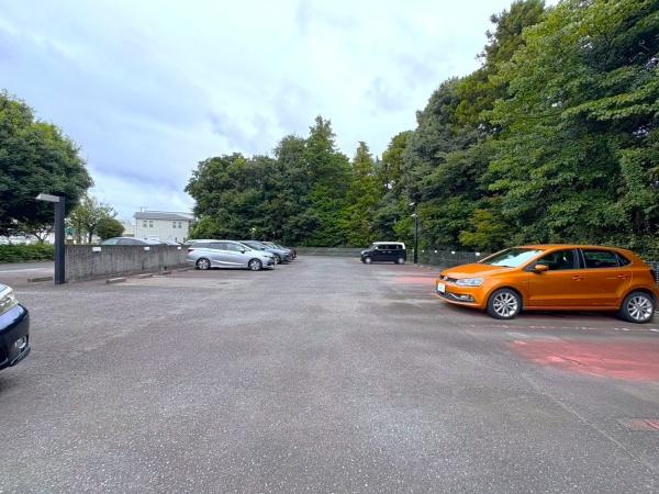 ベルヴィル瀬谷の駐車場