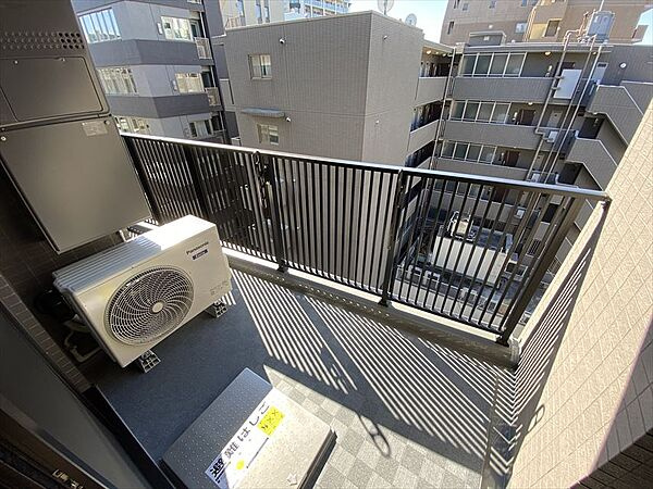 中央区新川２丁目の賃貸マンションのバルコニー