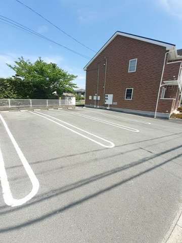 サンピエーノ高井Ａの駐車場