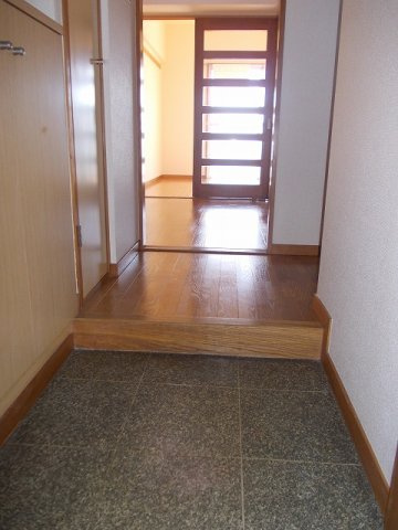 ドミール本城の玄関