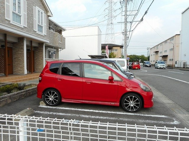 メゾンプラシードの駐車場
