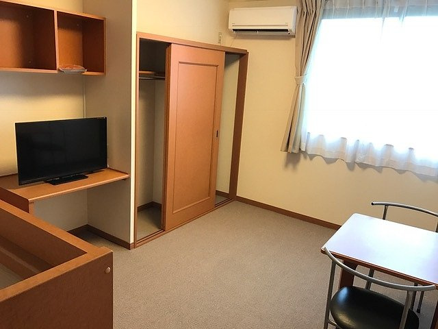 レオパレス三ッ家の居間・リビング