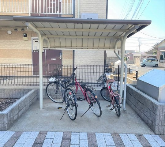 レオパレスオアゾＢのその他|屋根付き駐輪場