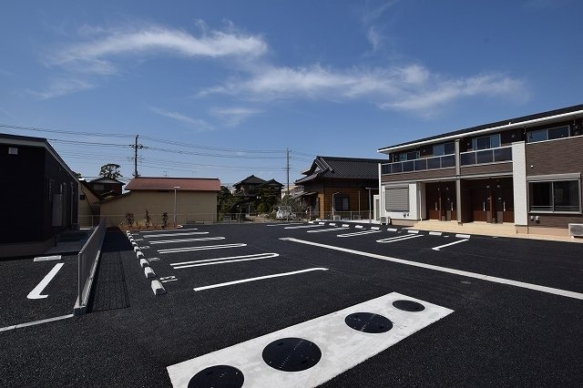 ミリュー　ヴィラージュ　ドゥの駐車場