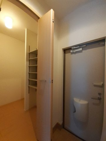 ウエストヒルパーシモンの玄関