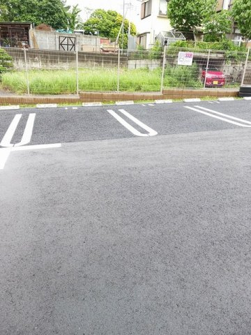ラピスラズリの駐車場
