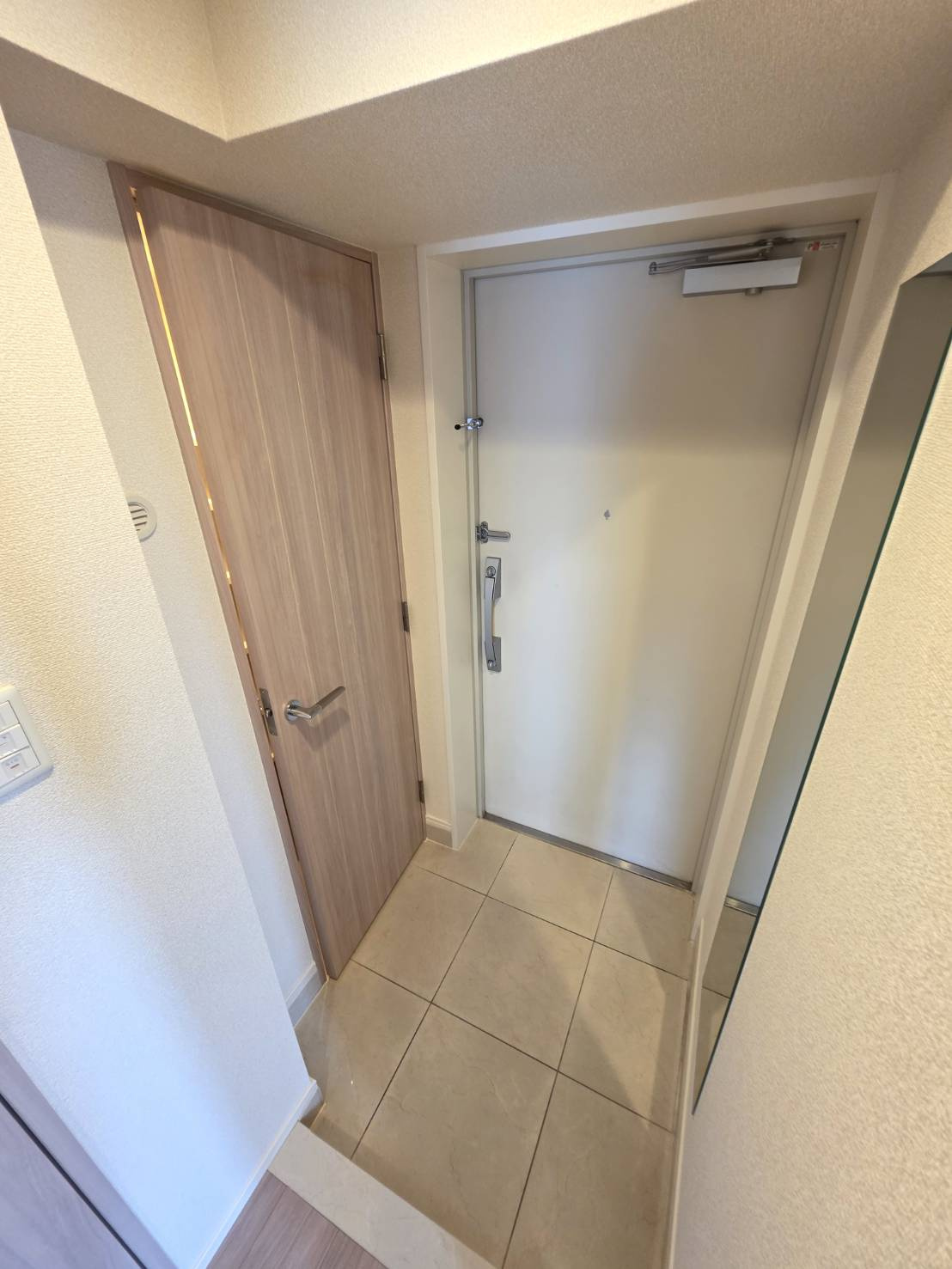 台東区東上野６丁目の賃貸マンションの玄関