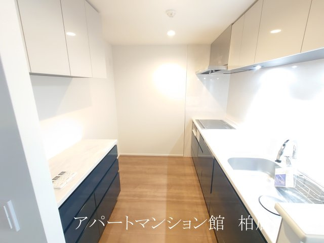 リラッサーレのキッチン|※別号室参考写真です ※現況優先