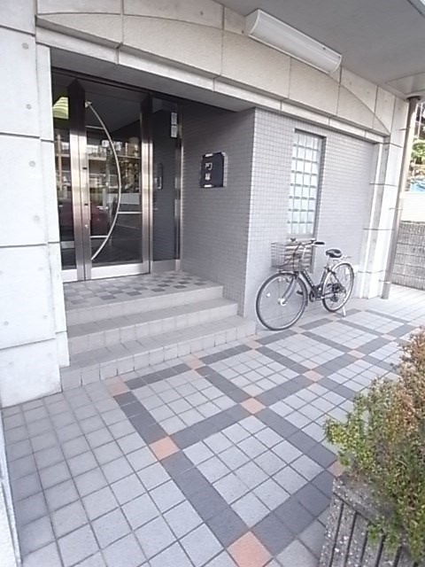 尼崎市塚口町１丁目の賃貸マンションのエントランス