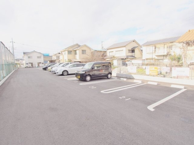 アンジュール宮の町の駐車場