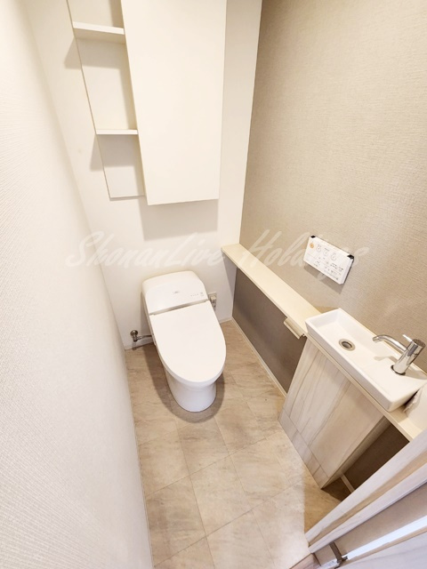 藤沢市川名１丁目の賃貸マンションのトイレ|同建物別号室参考写真