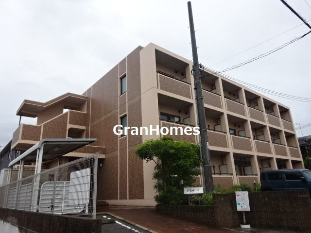 フラット　Ｆ