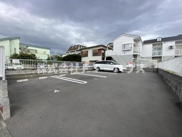 サニーライフ市川の駐車場