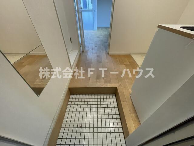 サニーライフ市川の玄関