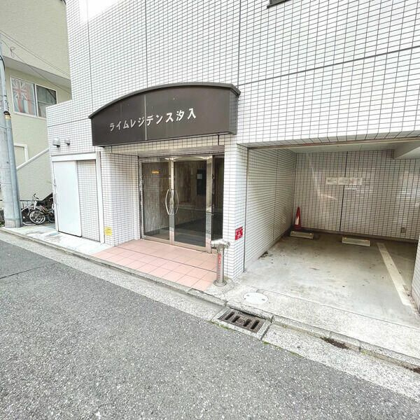 ライムレジデンス汐入のエントランス