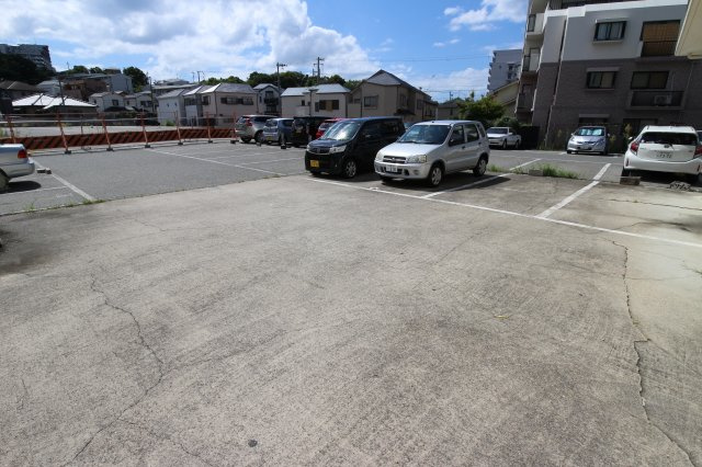 クレッセント倶楽部舞子の駐車場