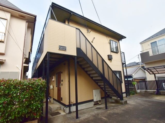 シャルムハイツの外観