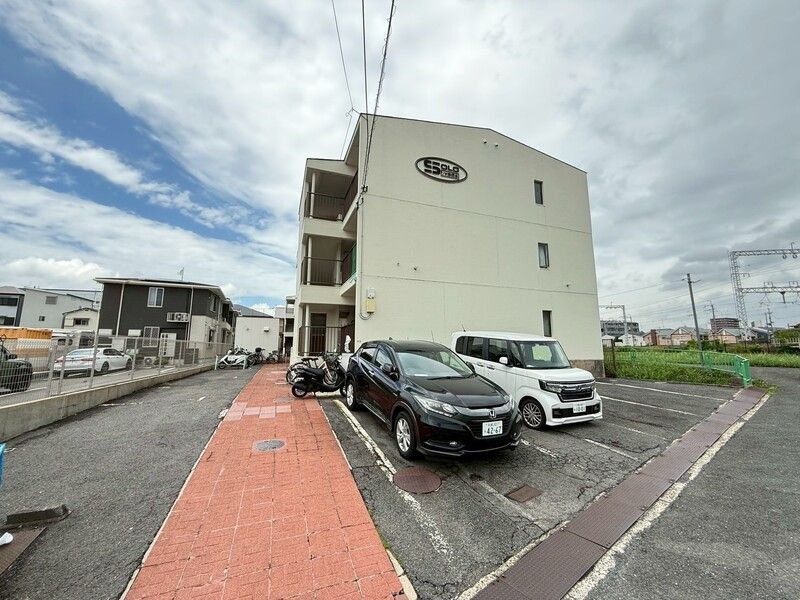 ソロ南茨木のエントランス|清潔なエントランスです