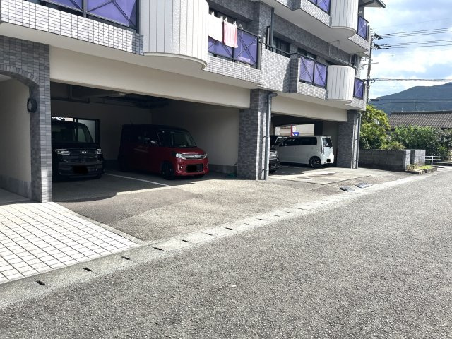 高田グランドマンションの駐車場