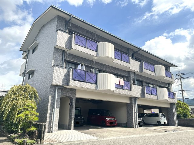 高田グランドマンションの外観