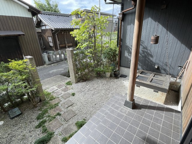 丹波篠山市西町の中古一戸建の玄関