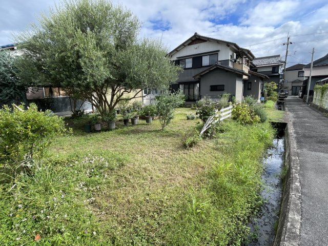 丹波篠山市西町の中古一戸建の庭