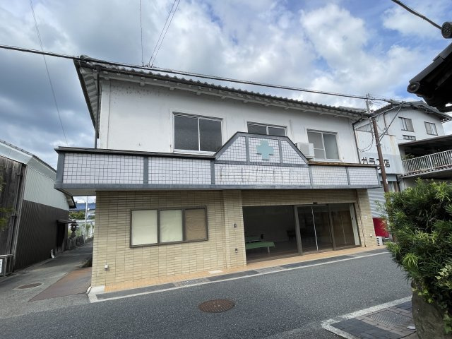 丹波篠山市西町の中古一戸建の外観|店舗部分の外観です！
