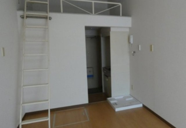 アップルハウス三ツ沢南町の居間・リビング