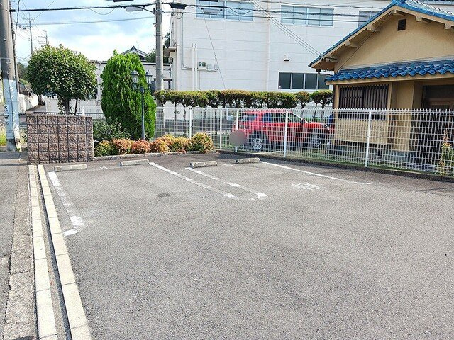 ルミエールの駐車場