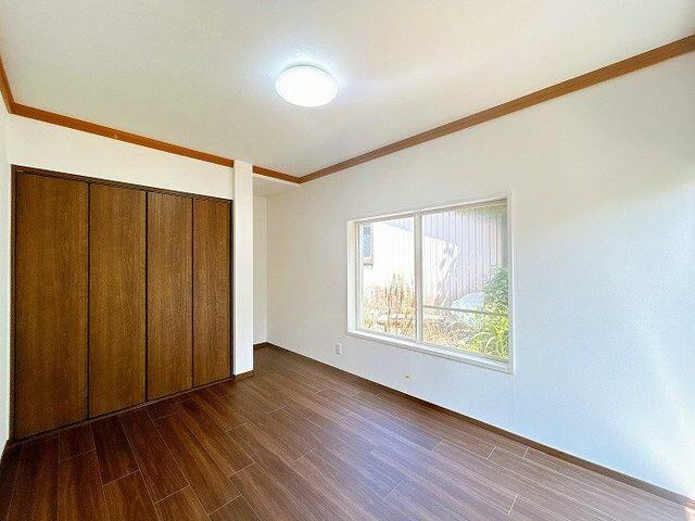 磐田市東平松の中古一戸建|(9)１階洋室（２）