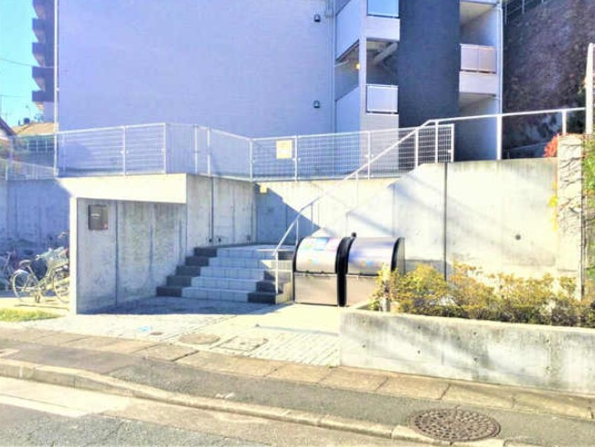 川崎市麻生区王禅寺西６丁目の賃貸マンションの駐車場