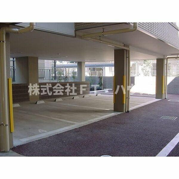 コスミオンの駐車場