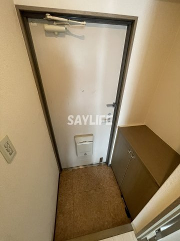 メゾンアルファの玄関