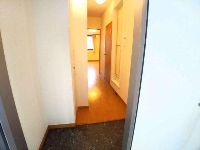 レオパレス富田林西の玄関|玄関ドアは防犯サムターン設置