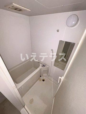ラ・ウェゾン塚本通の浴室