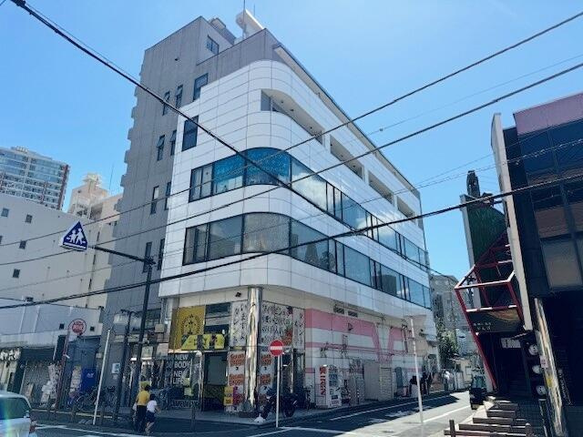 マリオン相模原ビルの外観|外観はタイル張りで鉄筋コンク…