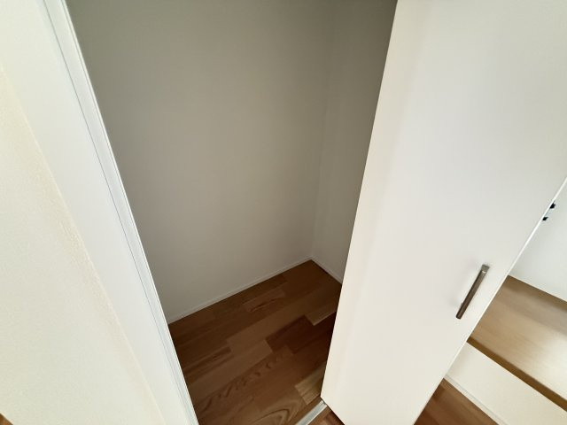 新築戸建下馬寄5号地Dの収納|こまごまとしたものを収納できそうですね