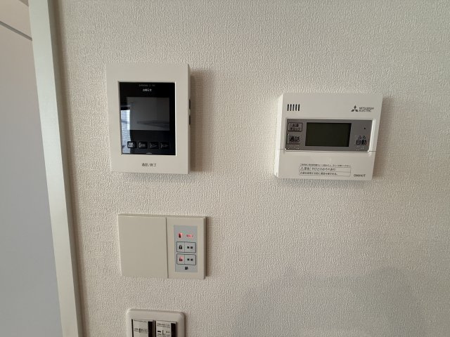 新築戸建下馬寄5号地Dの防犯設備|モニター付きインターホンや施錠リモコンをひとまとめに。防犯面も充実しています。