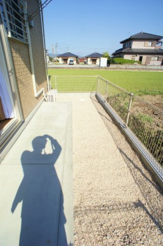 ラポールハピネス【キャッシュバック対象物件】のバルコニー|お洗濯にも便利なバルコニー付き