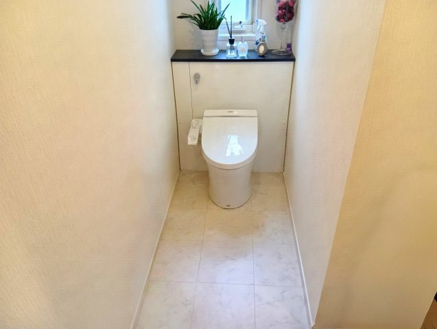 売中古戸建　富士市大淵のトイレ|トイレが各階にあります。忙しい朝や、ファミリー世帯は助かりますね。