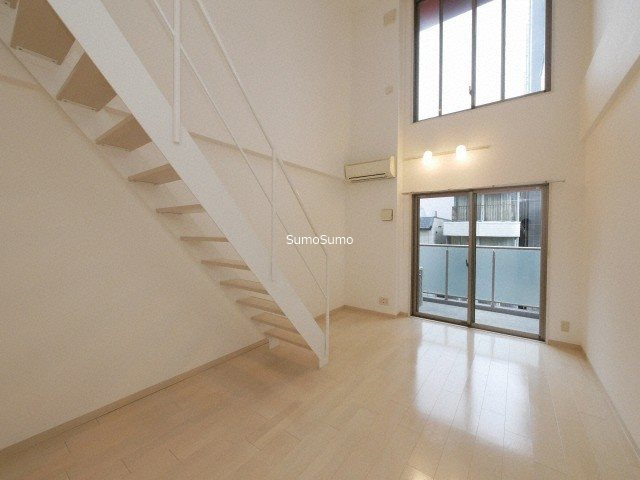 大阪市西区江戸堀１丁目の賃貸マンションの居間・リビング