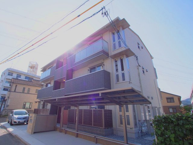 シャルールの外観