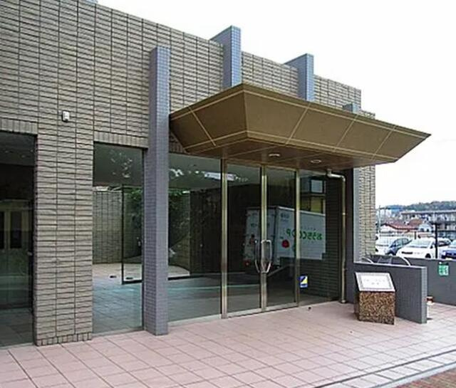 グレースヒル橋本のエントランス