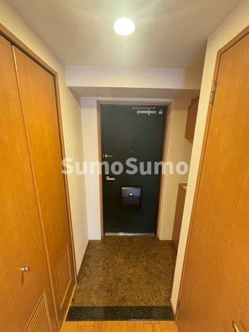 プレサンス東本町の玄関